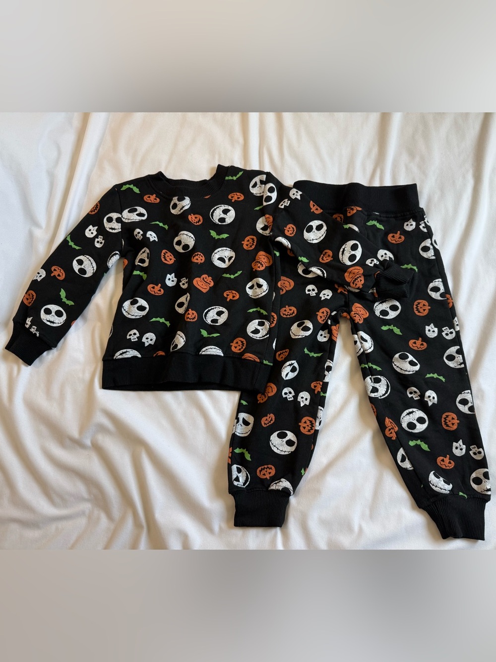 🆕 Nightmare before Christmas sweatsuit 3T